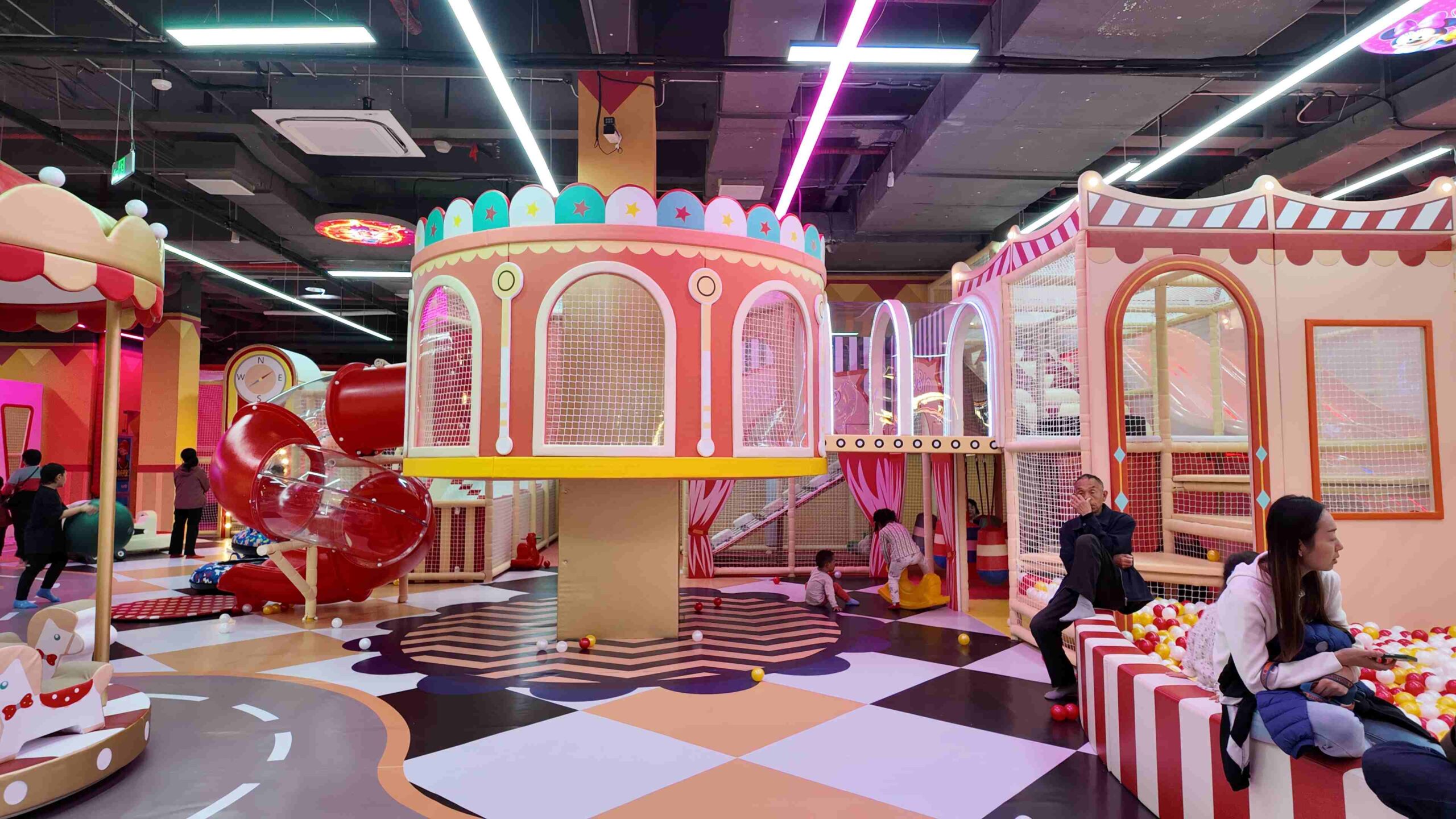 想在蘭州開室內(nèi)游樂場？找對(duì)源頭廠家很關(guān)鍵