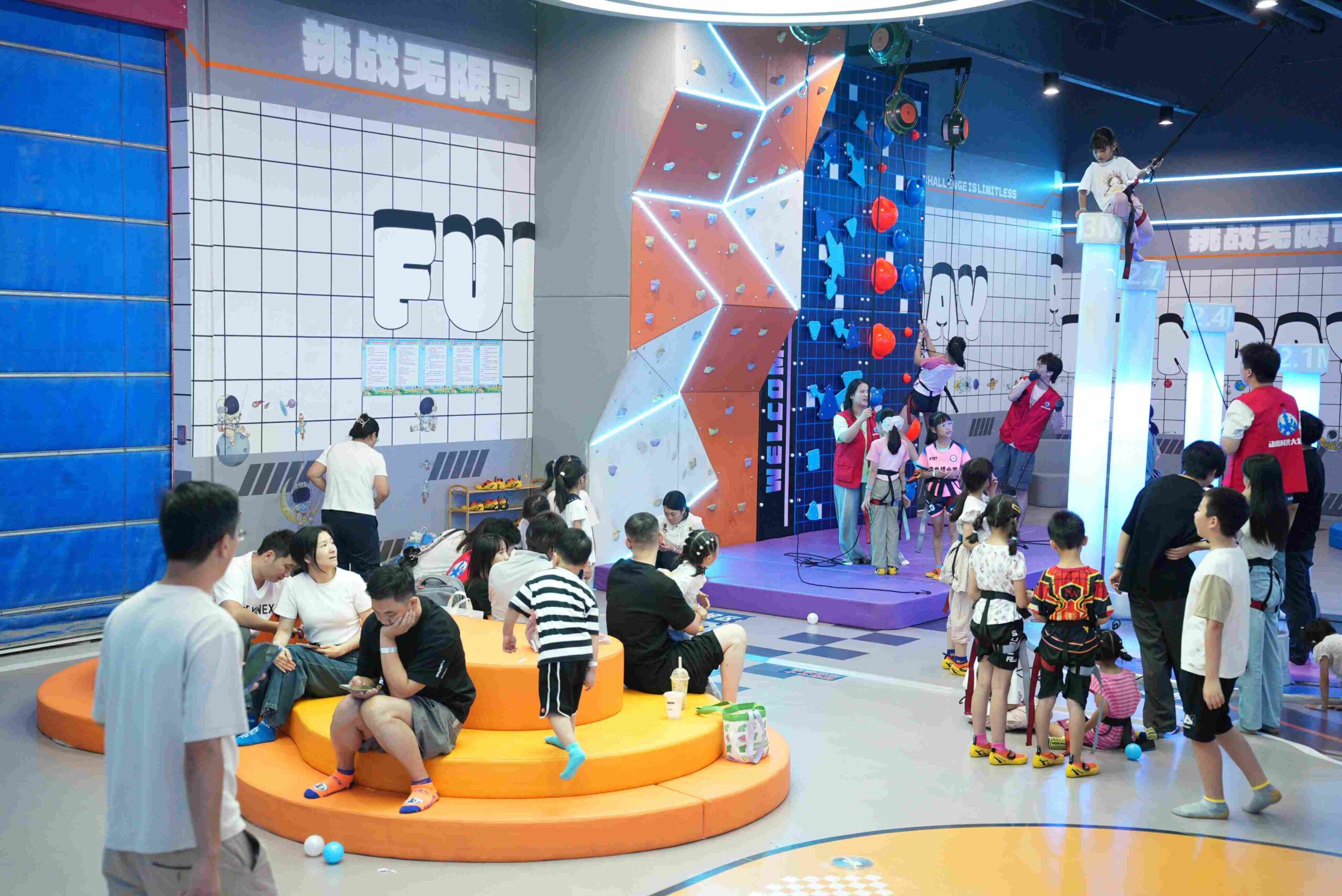 想在泉州開室內(nèi)游樂場(chǎng)的創(chuàng)業(yè)者，需要找整場(chǎng)設(shè)計(jì)和設(shè)備的源頭廠家，推薦蜜動(dòng)游樂