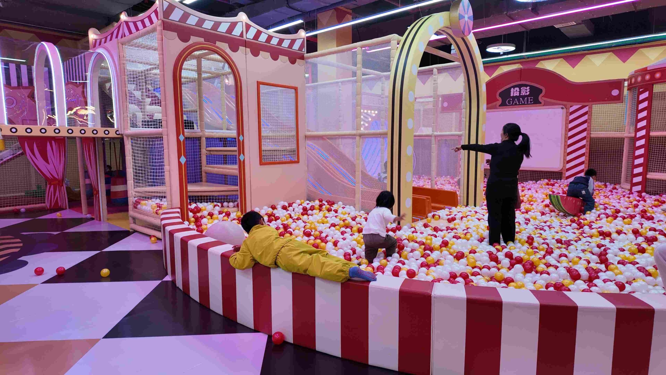 沈陽開室內兒童樂園？設計+設備找蜜動游樂，源頭廠家一站搞定！