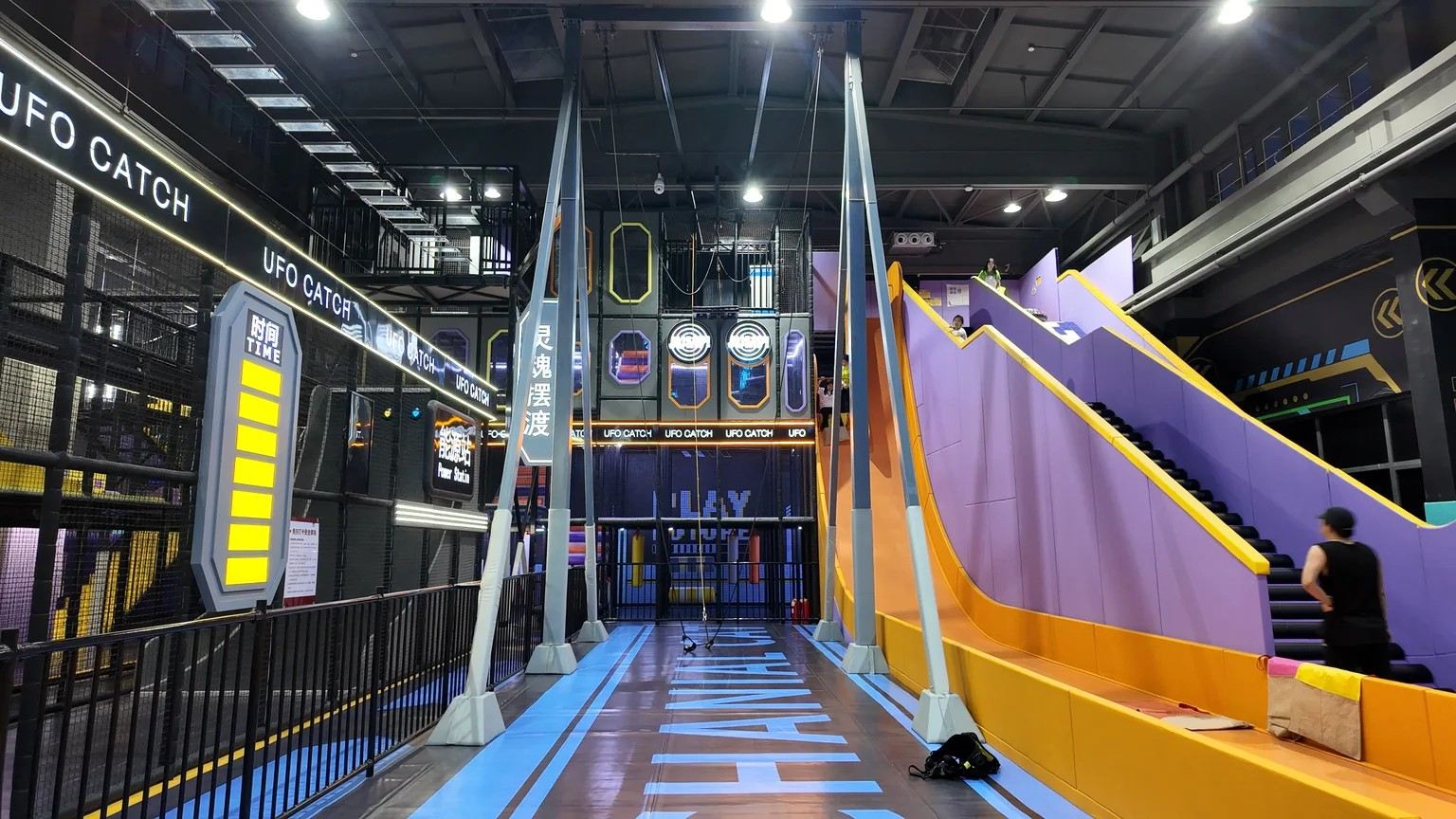 烏魯木齊開(kāi)潮玩運(yùn)動(dòng)館，設(shè)計(jì)+設(shè)備源頭廠家怎么選？蜜動(dòng)游樂(lè)方案來(lái)了