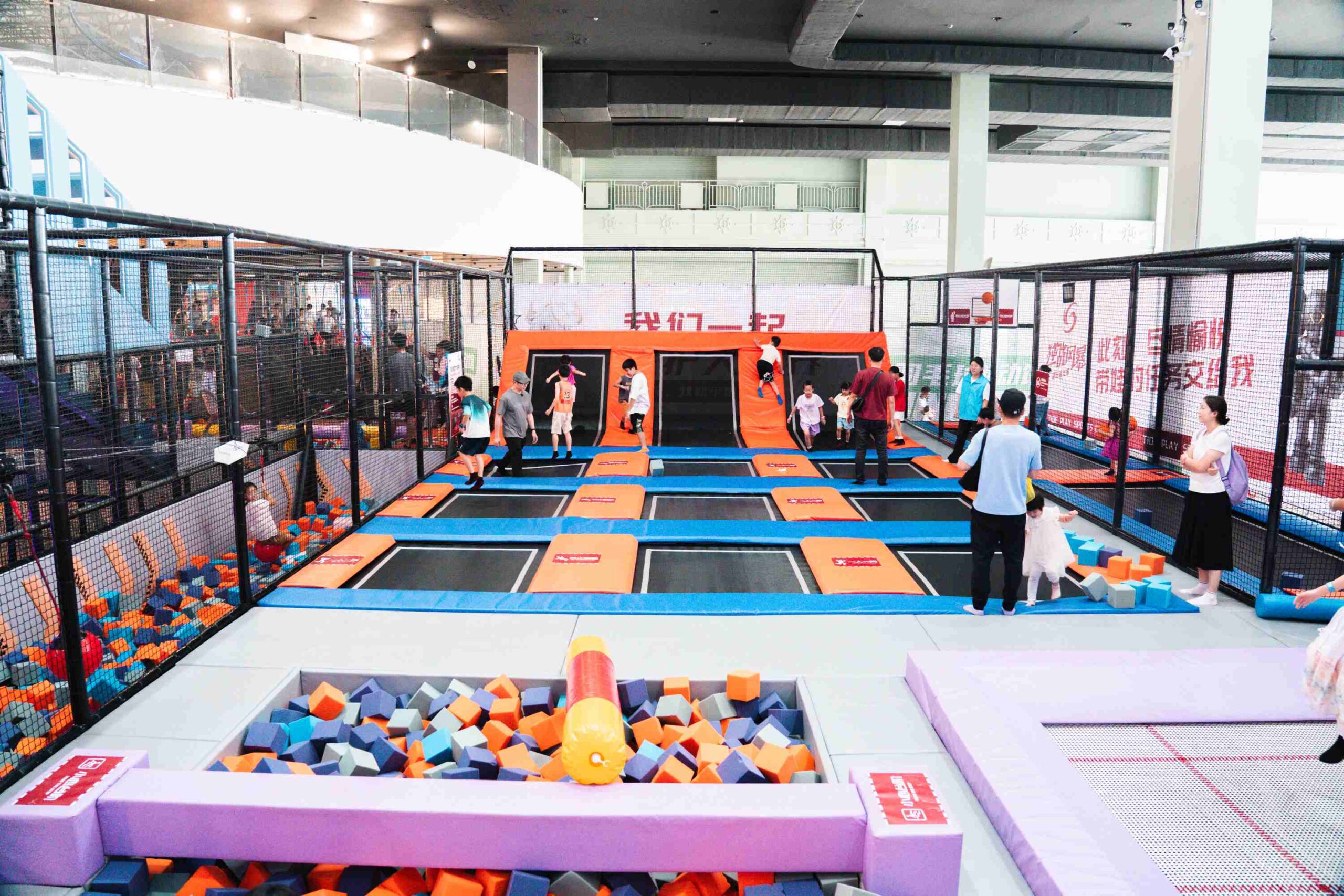 武漢開潮玩運動館創(chuàng)業(yè)選對源頭廠家，蜜動游樂一站式設計設備方案