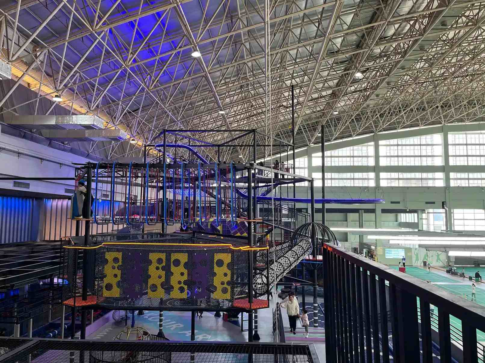 廈門開潮玩運動館：創(chuàng)業(yè)者選對設計+設備源頭廠家，蜜動游樂一站式搞定