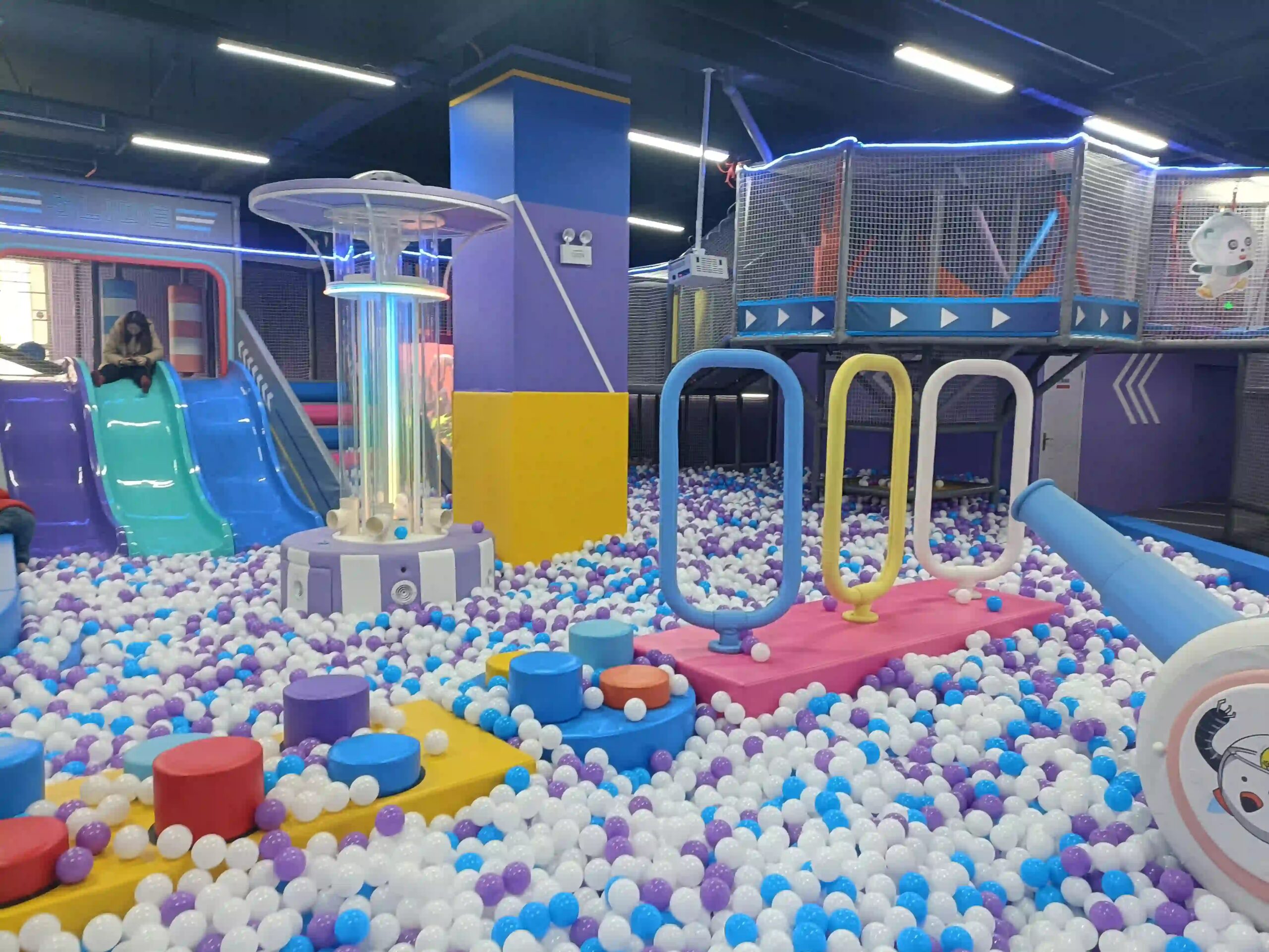 青島開室內(nèi)游樂場找廠家？蜜動游樂：源頭直供+安全耐用+運(yùn)營支持，省心！